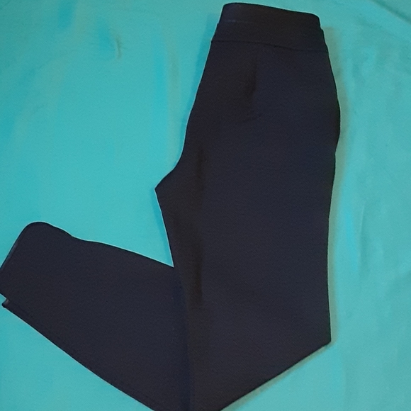 TAHARI  BLACK  PULL ON PANTS, FAUX LEATHER PIPING, SMALL PETITE - Picture 9 of 10